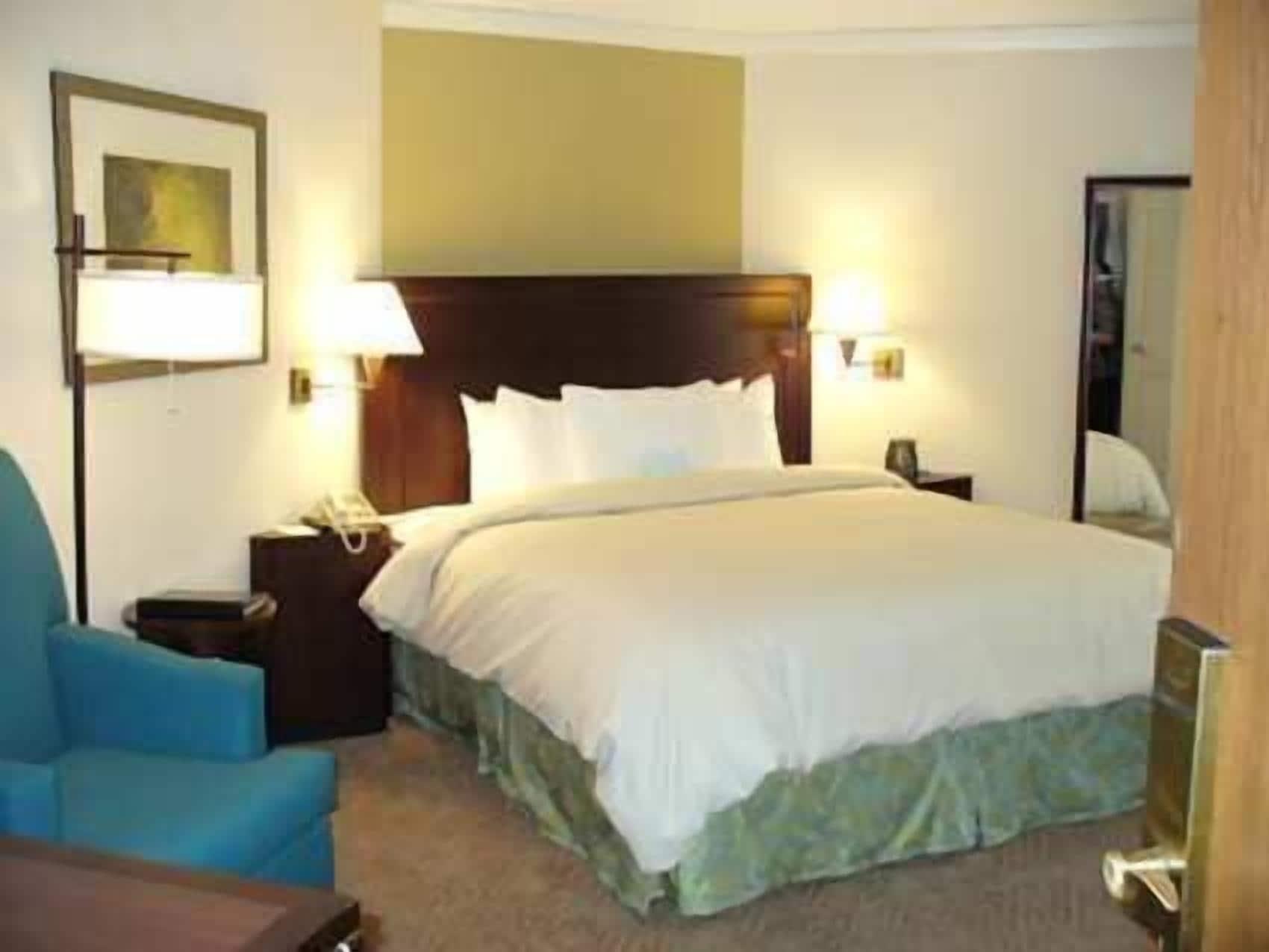 Embassy Suites By Hilton Kansas City Overland Park Dış mekan fotoğraf