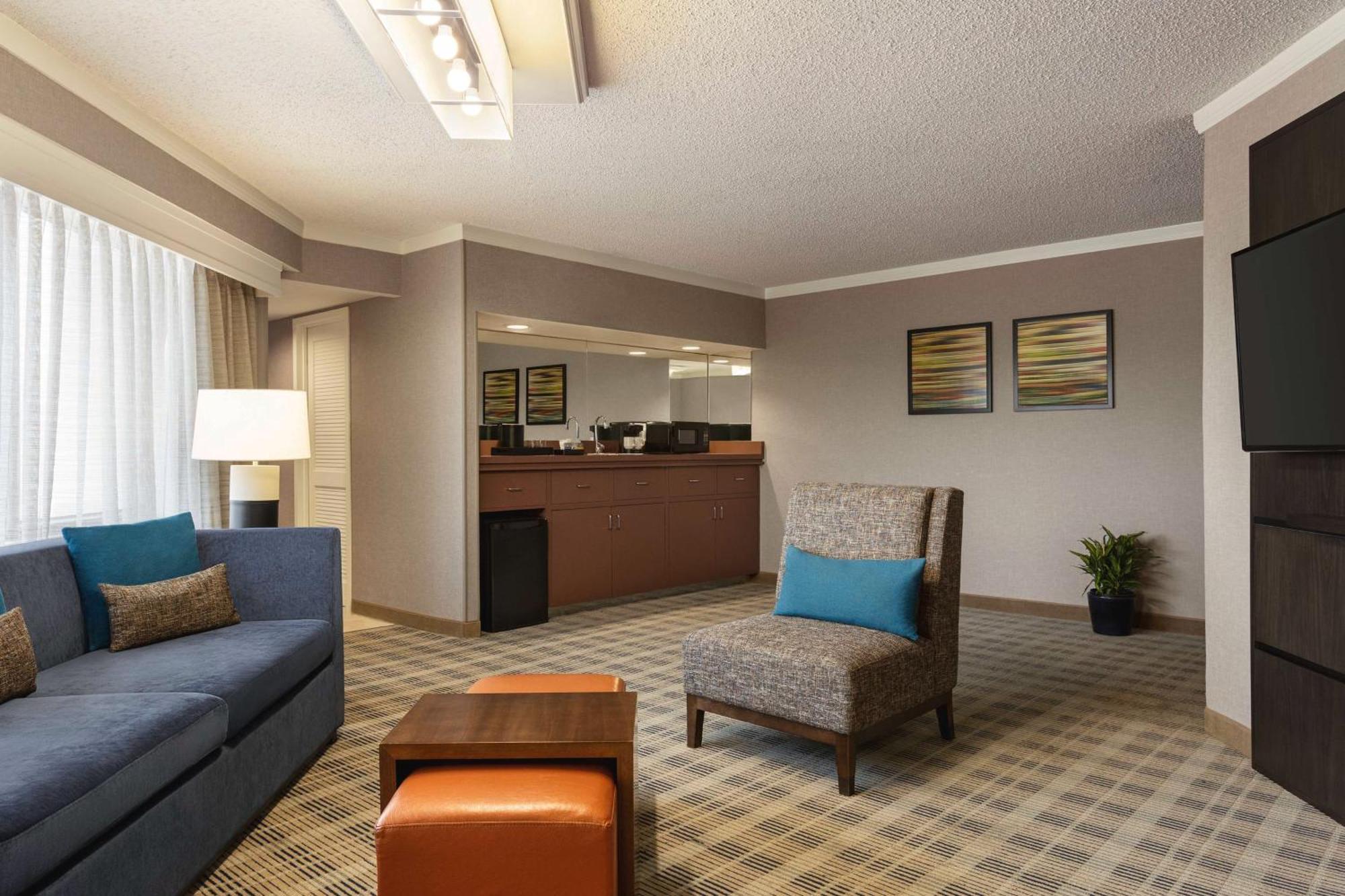 Embassy Suites By Hilton Kansas City Overland Park Dış mekan fotoğraf