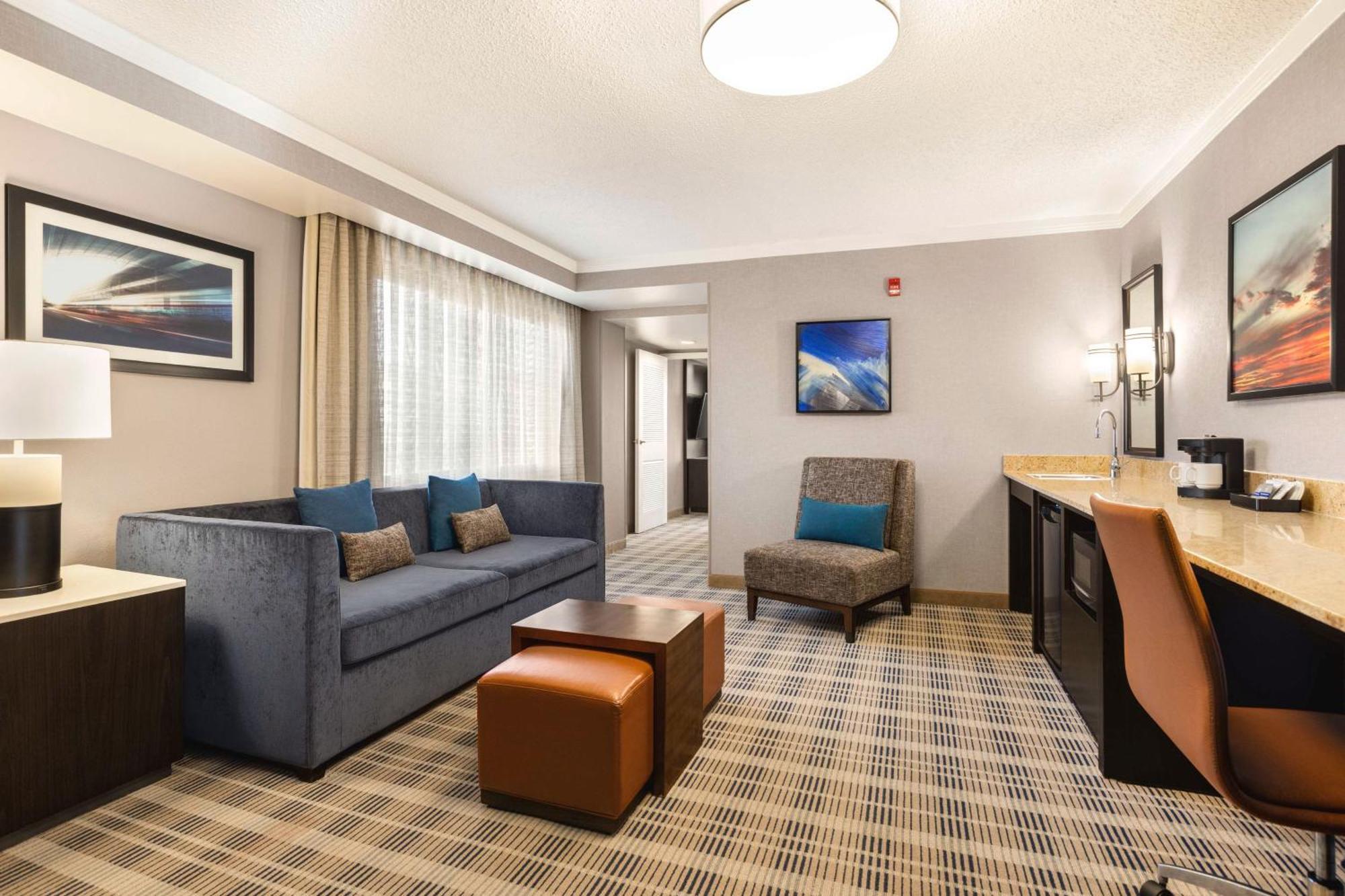 Embassy Suites By Hilton Kansas City Overland Park Dış mekan fotoğraf